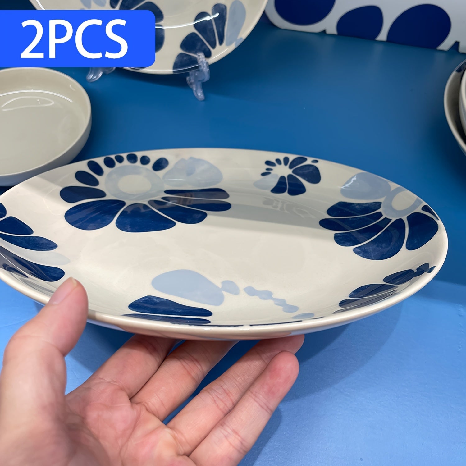 Two 10.8-inch Ceramic Plates with Celadon Petal-shaped Designs. Made of Ceramic, These Extra-large Plates Are Ideal for Steak, Seafood Delicacies, Main Dishes, Chinese and Western Cuisine. Suitable for Home and Kitchen Use, Dining and Serving