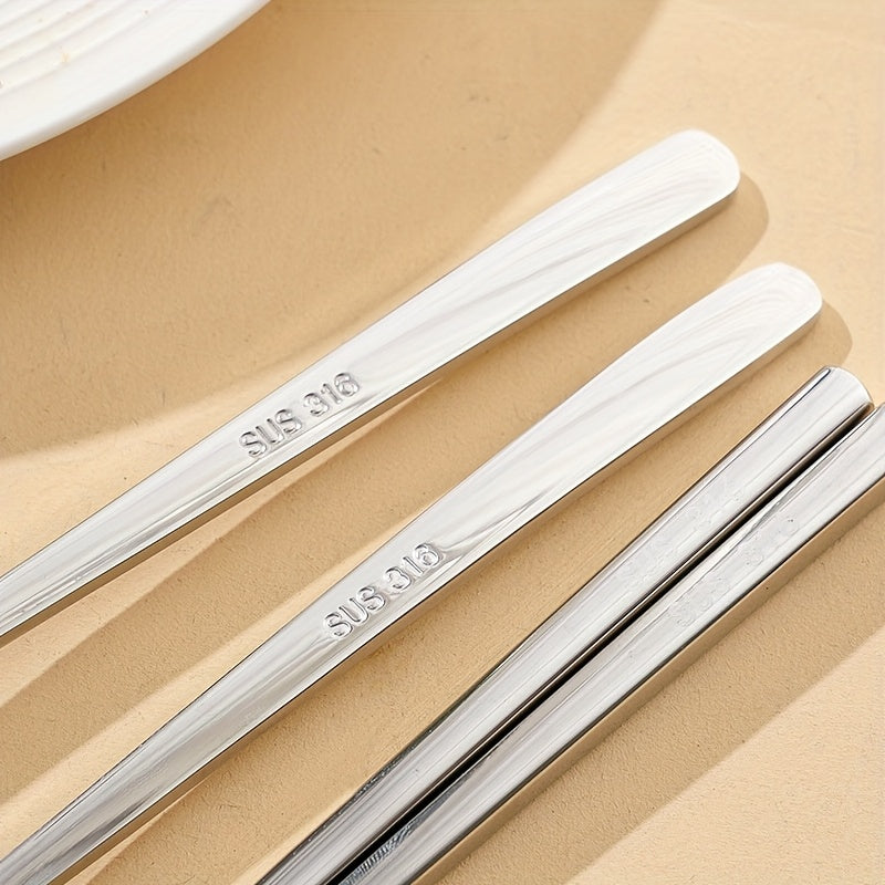 A Tailored 316 Stainless Steel Portable Cutlery Set, Designed for Students on Outdoor Trips, Featuring a 3pcs Collection of a Spoon And Chopsticks, Ideal for Individual Use, Along with a Sleek Storage Box for High-End Tableware